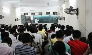 'Giáo viên tự do' dạy thêm kiếm 50 triệu không bị ai lên án 'Giáo viên tự do' dạy thêm kiếm 50 triệu không bị ai lên án
