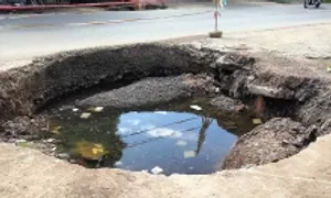 'Hố tử thần' rộng 6 m ở Phú Thọ 'Hố tử thần' rộng 6 m ở Phú Thọ