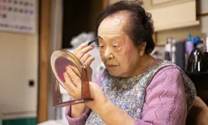 Công thức trường thọ của chuyên gia làm đẹp 102 tuổi